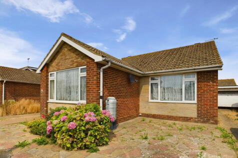 Waverley Gardens, Pevensey BN24 2 bed detached bungalow for sale