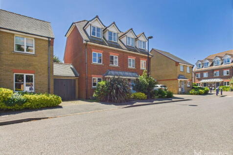 St. Kitts Drive, Eastbourne BN23 3 bed semi