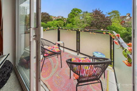 Moat Croft Road, Eastbourne BN21 1 bed flat for sale