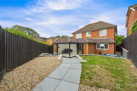 Stour Close, Pevensey BN24 4 bed detached house for sale