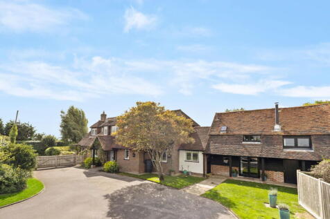 Hailsham BN27 4 bed detached house for sale