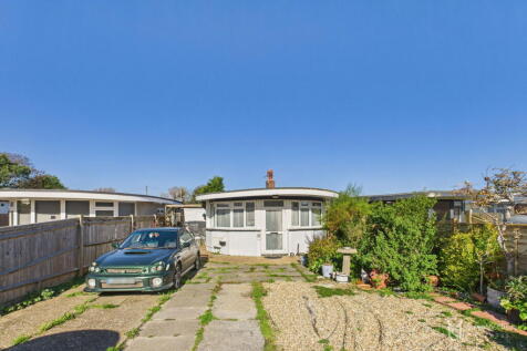 Coast Road, Pevensey BN24 2 bed detached bungalow for sale