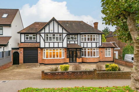 5 bedroom detached house for sale