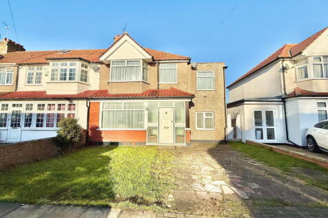 5 bedroom end of terrace house for sale
