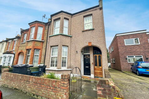 Prospect Road, Woodford Green IG8 1 bed flat for sale