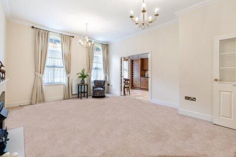 Coldstream Road, Caterham CR3 2 bed apartment for sale