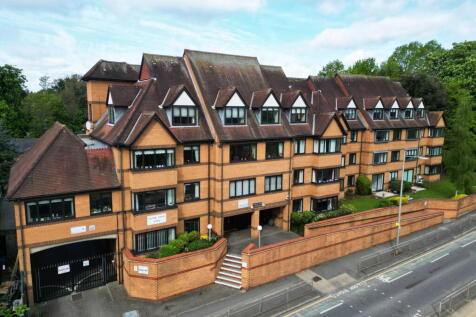 High Road, Redbridge E18 1 bed flat for sale