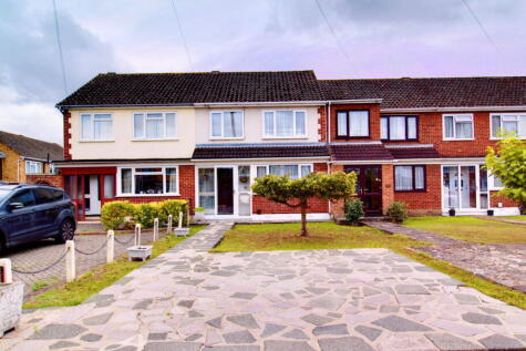 Sheridan Close, Romford RM3 3 bed terraced house for sale