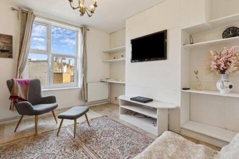 3 bedroom flat for sale