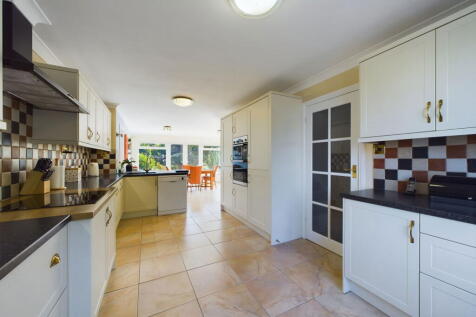 Woods End, Attleborough NR17 4 bed detached house for sale