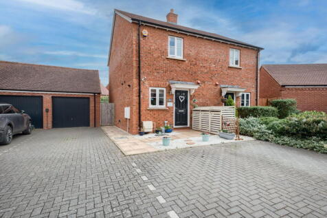 2 bedroom semi-detached house for sale