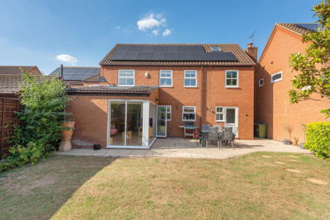 4 bedroom detached house for sale