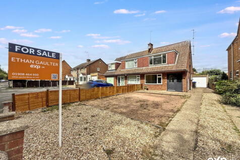 The Greenway, Daventry NN11 3 bed semi