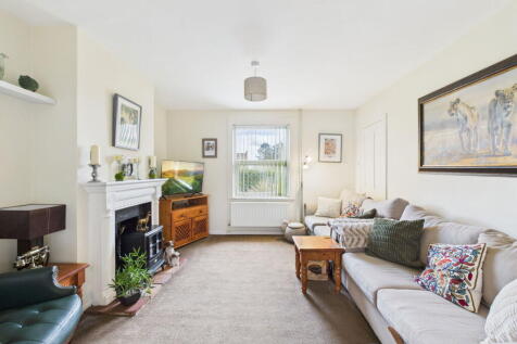 London Road, Attleborough NR17 3 bed terraced house for sale