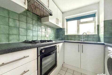 Whaddon Way, Milton Keynes MK3 2 bed maisonette for sale