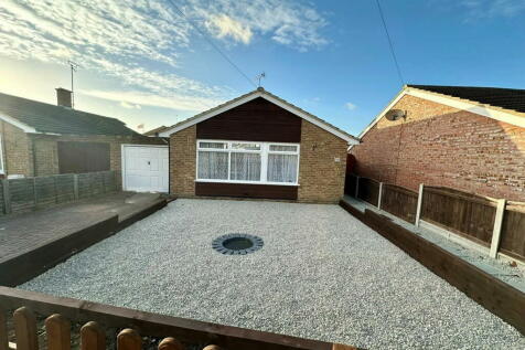 2 bedroom detached bungalow for sale