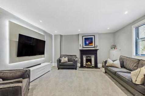 6 bedroom semi-detached house for sale