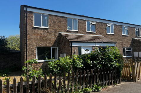Queens Court Ride, Cobham KT11 2 bed end of terrace house for sale