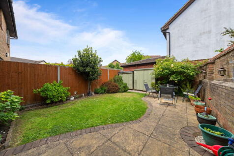 Knebworth Court, Bishop's Stortford CM23 3 bed semi