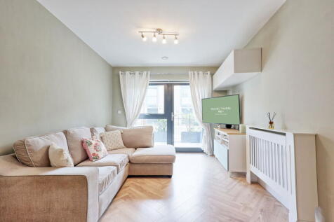 Lowen Road, Rainham RM13 2 bed ground floor flat for sale