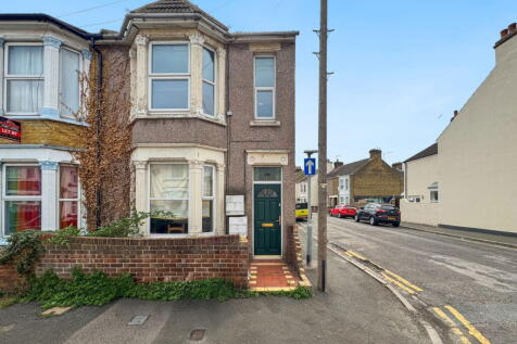 Alexandra Road, Sheerness ME12 2 bed maisonette for sale