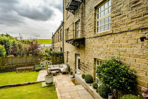 3 bedroom mews property for sale