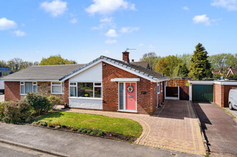 2 bedroom semi-detached bungalow for sale