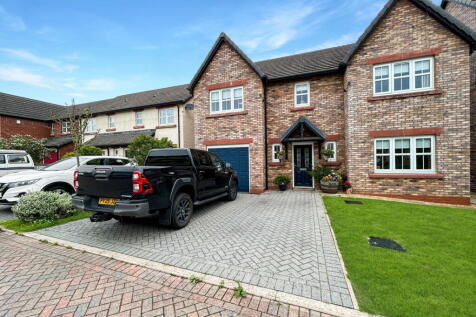 4 bedroom detached house for sale