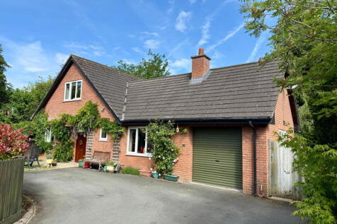 Firs Close, Oswestry SY11 4 bed detached bungalow for sale