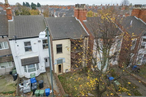 5 bedroom terraced house for sale