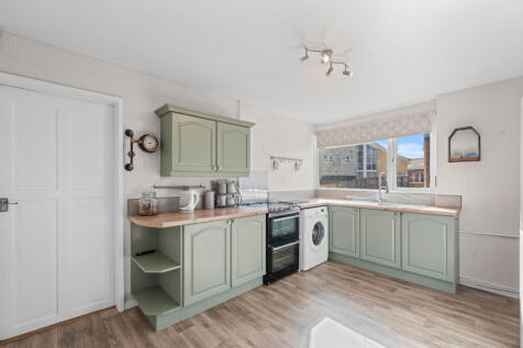 Kings Crescent, Pontefract WF8 2 bed flat for sale