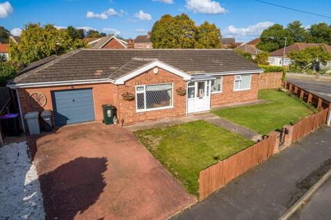 Eastfield Rise, Grimsby DN36 4 bed detached bungalow for sale