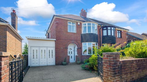 3 bedroom semi-detached house for sale
