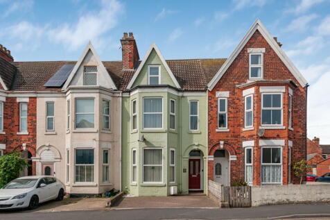 Cliff Road, Hornsea HU18 4 bed terraced house for sale