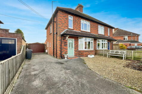 3 bedroom semi-detached house for sale