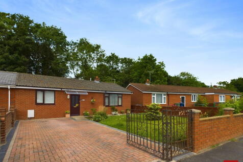 2 bedroom semi-detached bungalow for sale