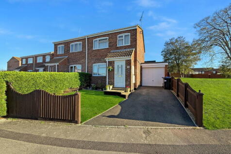 3 bedroom semi-detached house for sale