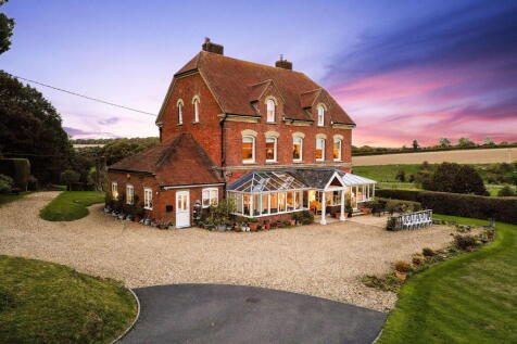 Tidworth Road, Salisbury SP4 5 bed detached house for sale