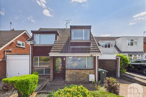 3 bedroom link detached house for sale