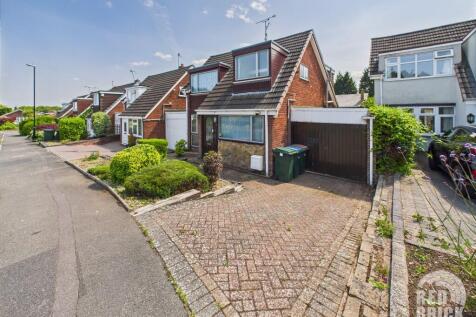 3 bedroom link detached house for sale