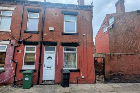 Noster Grove, Leeds, West Yorkshire... 2 bed terraced house for sale