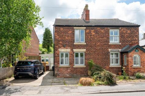 2 bedroom semi-detached house for sale