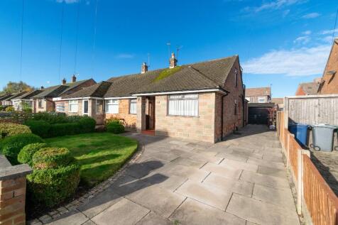 3 bedroom semi-detached bungalow for sale