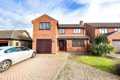 4 bedroom detached house for sale