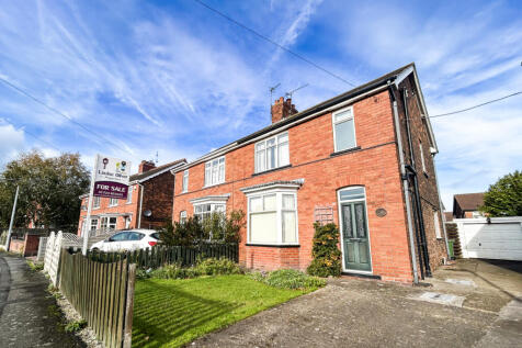 3 bedroom semi-detached house for sale