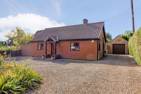 A Welcoming Bungalow Overlooking... 1 bed detached bungalow for sale