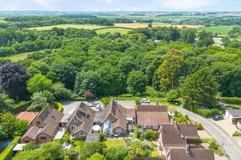 Town Close, Holt, NR25 3 bed detached bungalow for sale