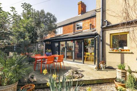 7 bedroom end of terrace house for sale