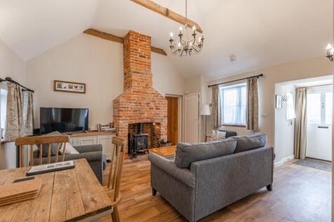 Holt 2 bed cottage for sale