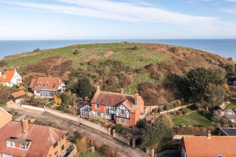 Sheringham 5 bed detached house for sale